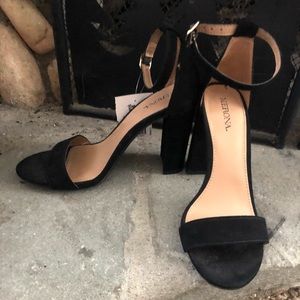 BLACK ANKLE STRAP CLASSIC HEEL